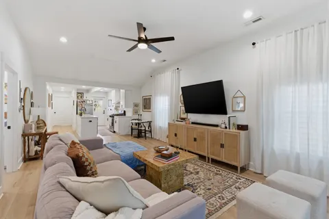 $425,000 | 1812 10th Avenue North, Nashville, TN 37208