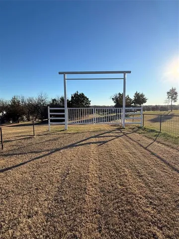 a view of yard covered with trees