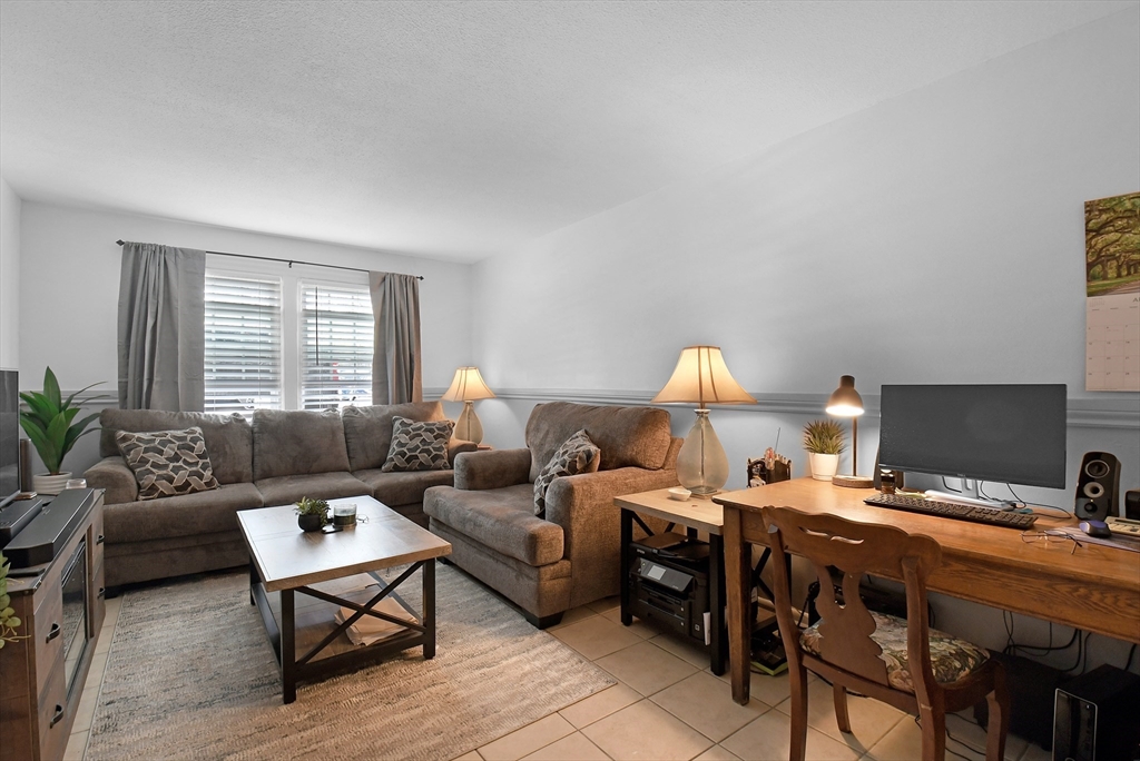 36 Ridgewood Lane, Unit 4 Gardner, MA 01440 - Photo 2 of 28