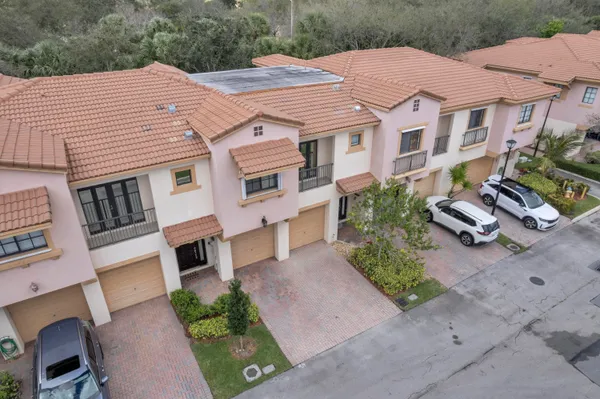 $3,300 | 6077 Grand Cypress Circle West, Coconut Creek, FL 33073