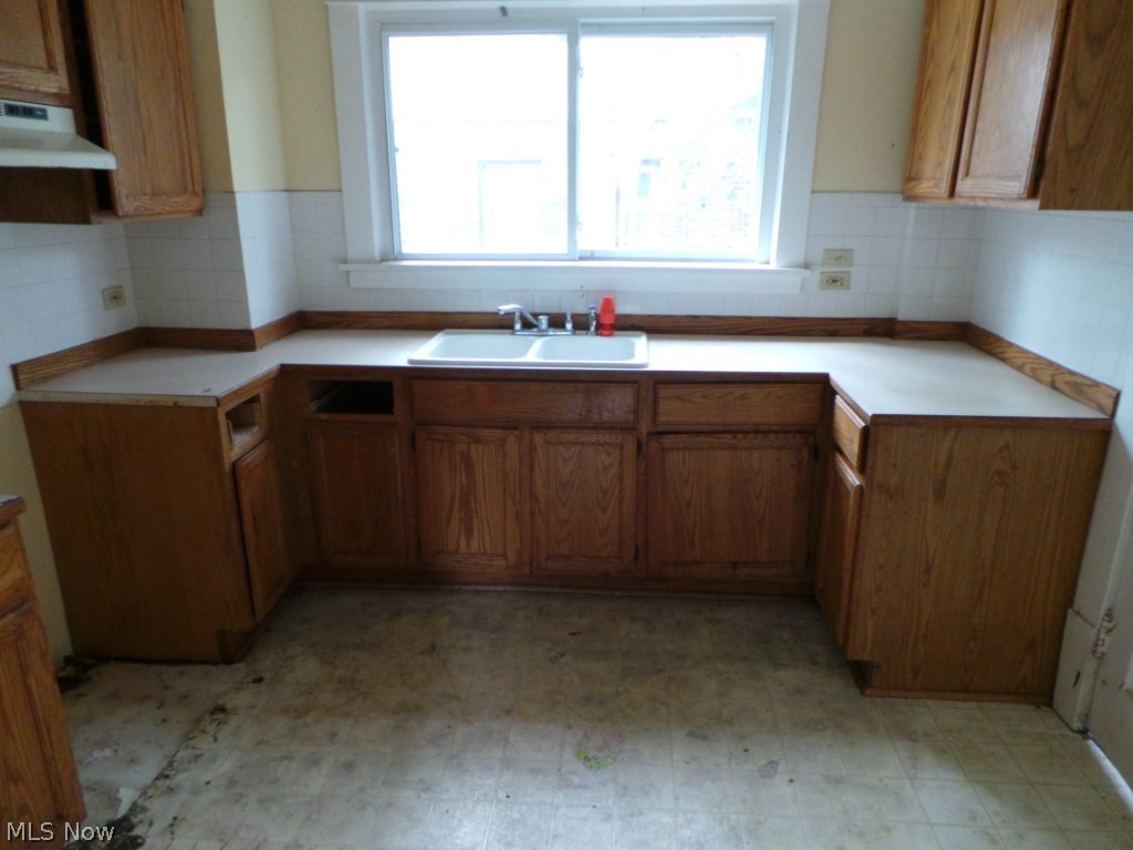 368 Litchfield Road Akron, OH 44305 - Photo 2 of 9