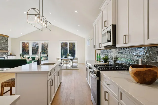 $749,900 | 1907 Brookeview Court, Carver, MN 55315