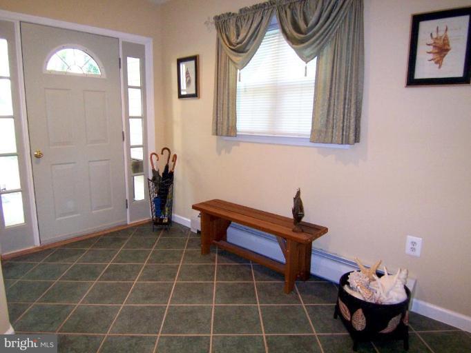 334 Riverside Drive Pasadena, MD 21122 - Photo 5 of 19 Entrance / Foyer