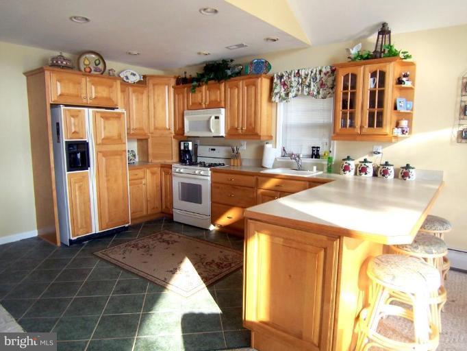 334 Riverside Drive Pasadena, MD 21122 - Photo 7 of 19 Kitchen