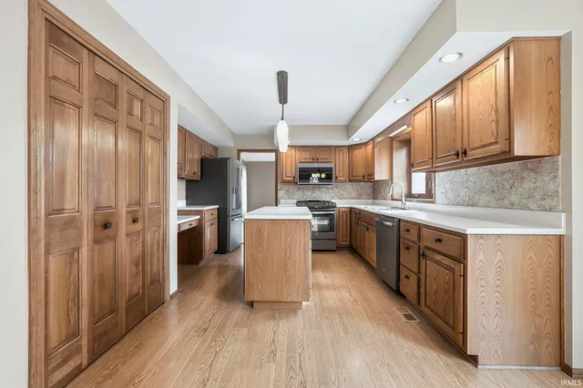 $389,900 | 1130 Bunkerhill Place, Fort Wayne, IN 46825