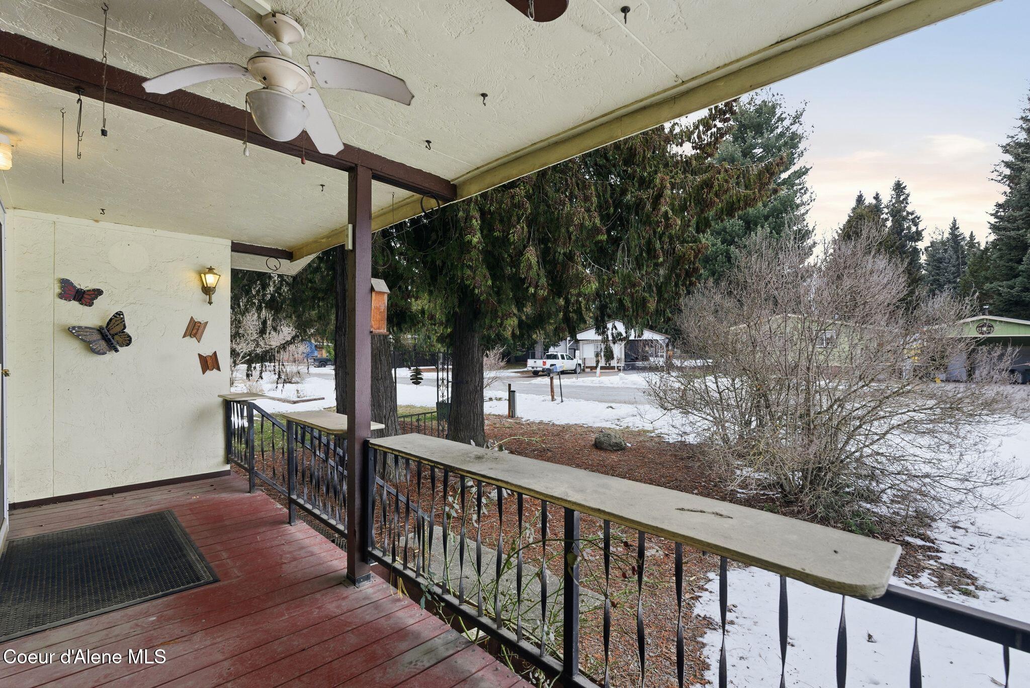 210 Walker Way Sagle, ID 83860 - Photo 11 of 54 Covered front deck