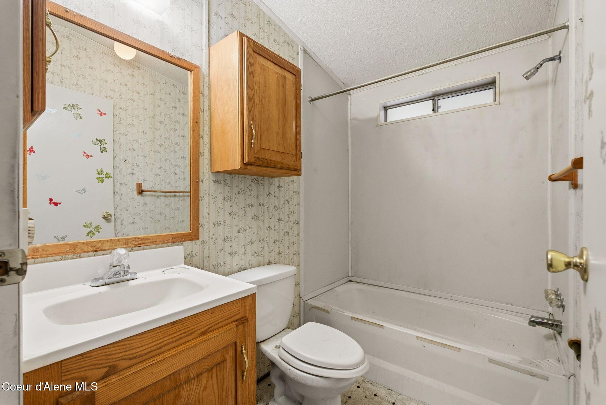 210 Walker Way Sagle, ID 83860 - Photo 30 of 54 Guest Bathroom