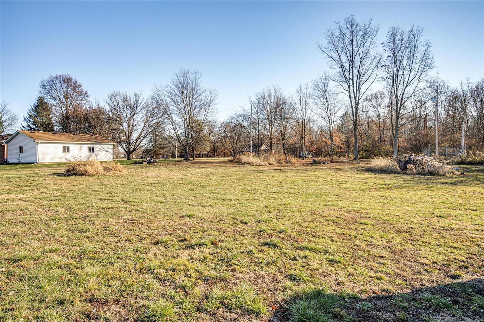 370 Dona Road Eagarville, IL 62033 - Photo 5 of 23 Gallery Image 5