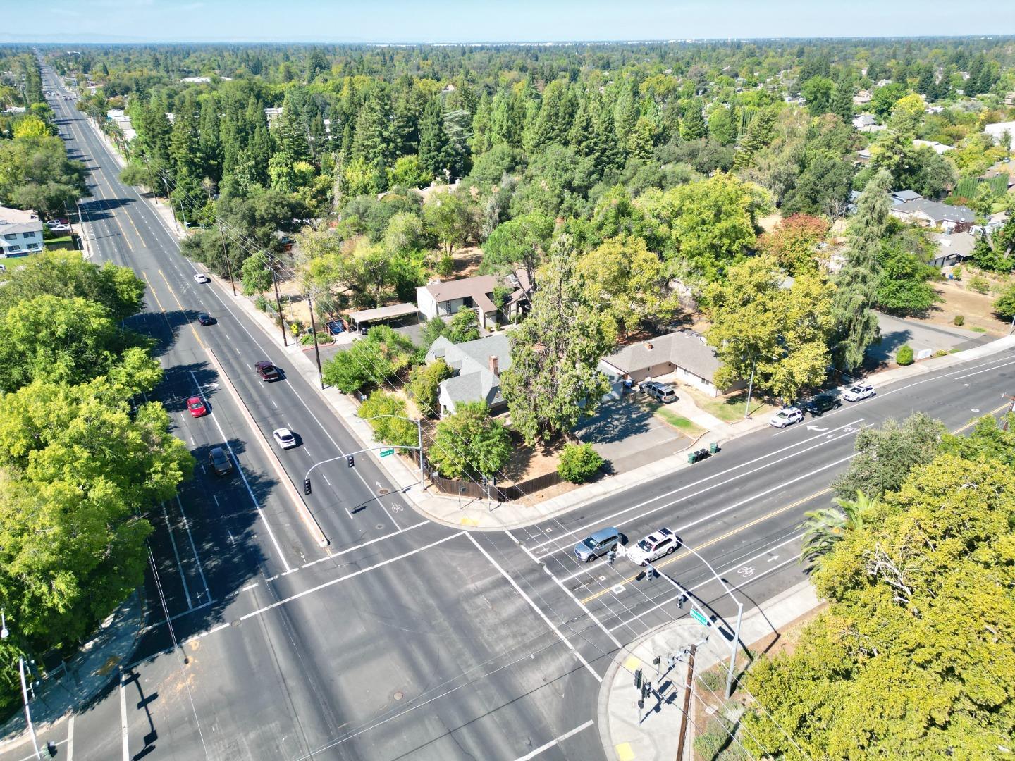 2905 Garfield Avenue Carmichael, CA 95608 - Photo 27 of 32 a view of a garden with a lot of flowers
