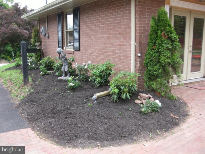892 Spring City Road Phoenixville, PA 19460 - Photo 3 of 18 Gallery Image 3