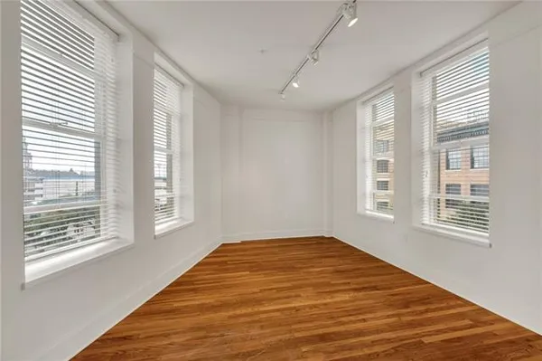 $2,195 | 833 Howard Avenue, Unit 402, New Orleans, LA 70113