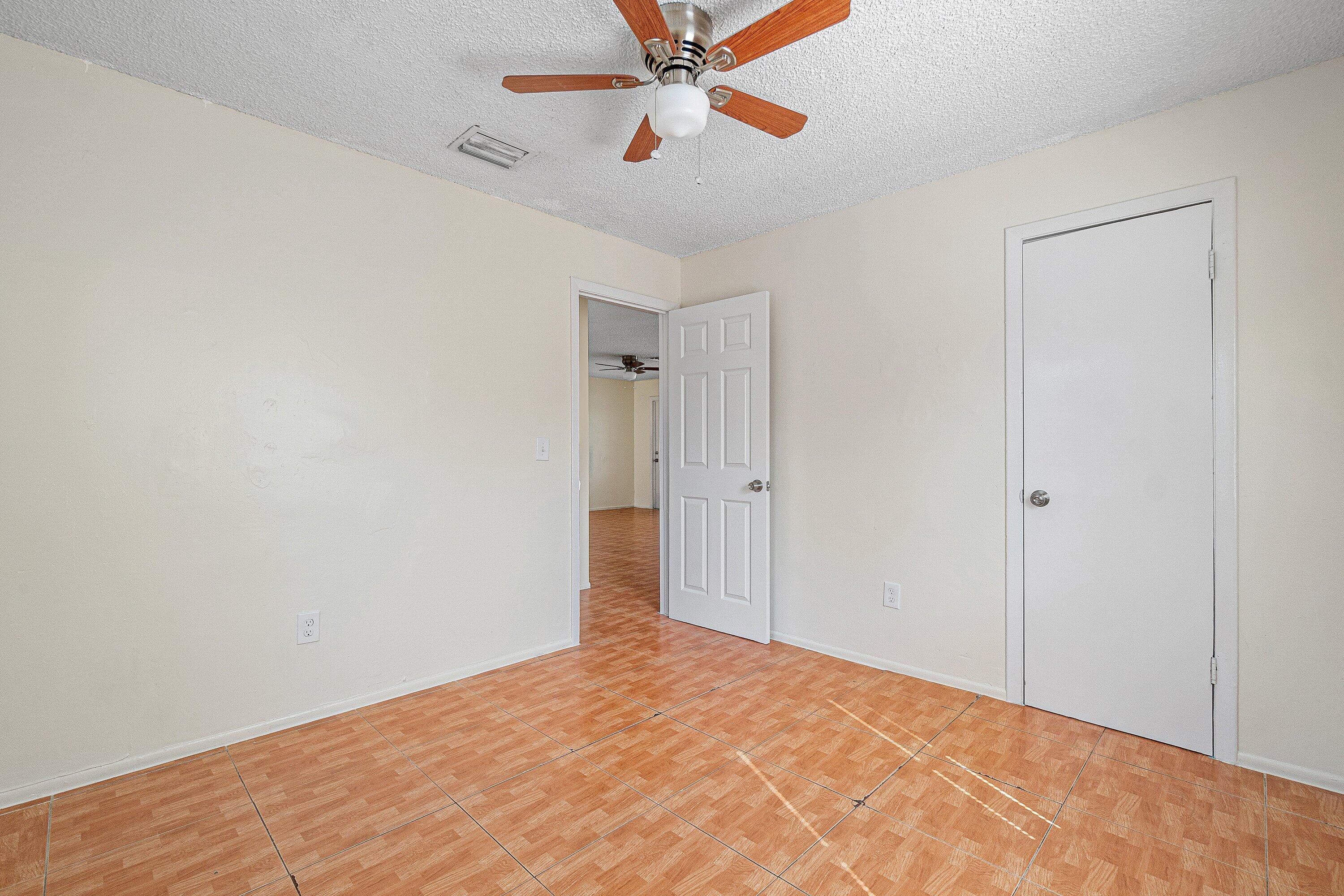4766 Gulfstream Road Lake Worth, FL 33461 - Photo 17 of 24 017-4766GulfstreamRoad-LakeWorthBeach-FL