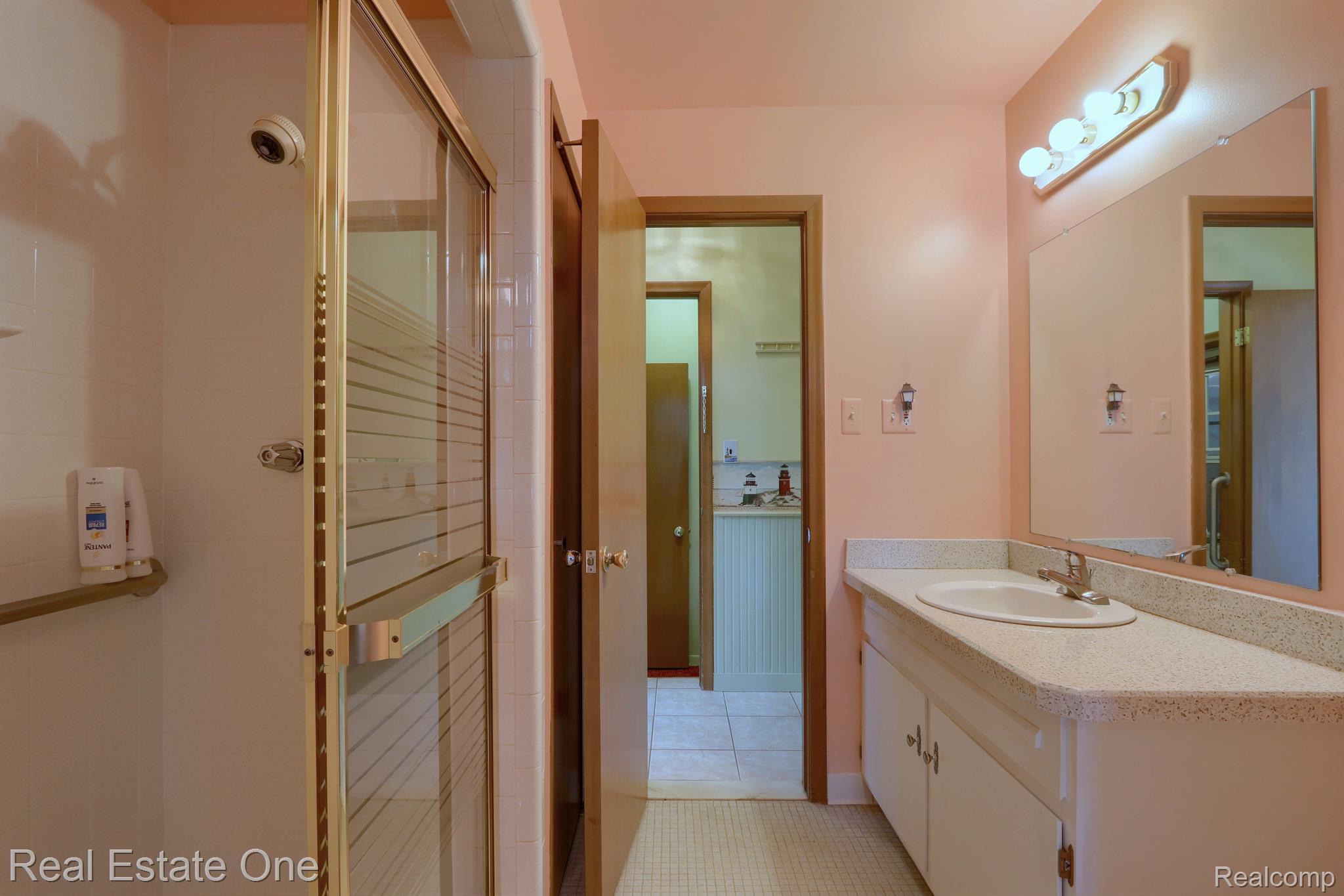 6341 Donaldson Road Troy, MI 48085 - Photo 20 of 42 2nd Full Bathroom