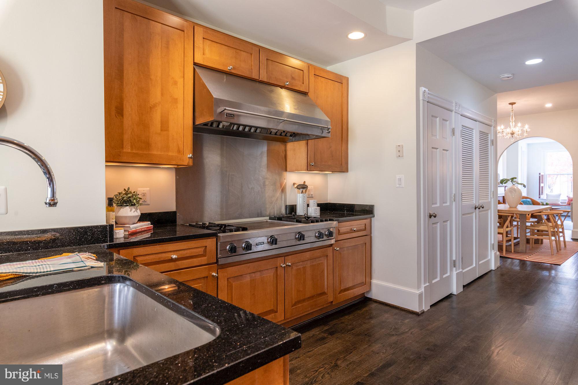 320 12th Street Southeast Washington, DC 20003 - Photo 7 of 20 Viking range and double oven