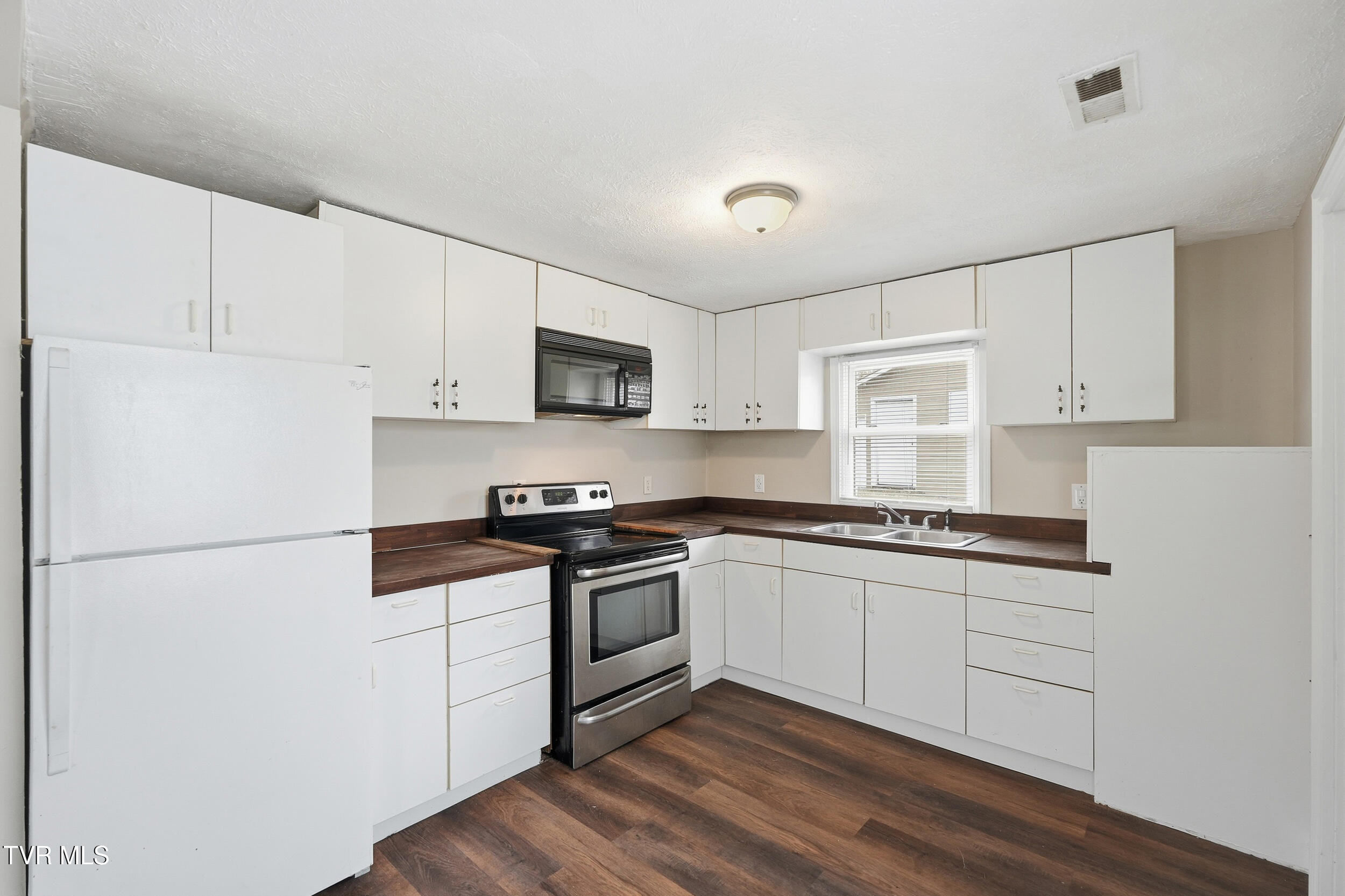 3361 Bloomingdale Road, Unit 19 Kingsport, TN 37660 - Photo 12 of 18 12_3361 bloomingdale rd-16