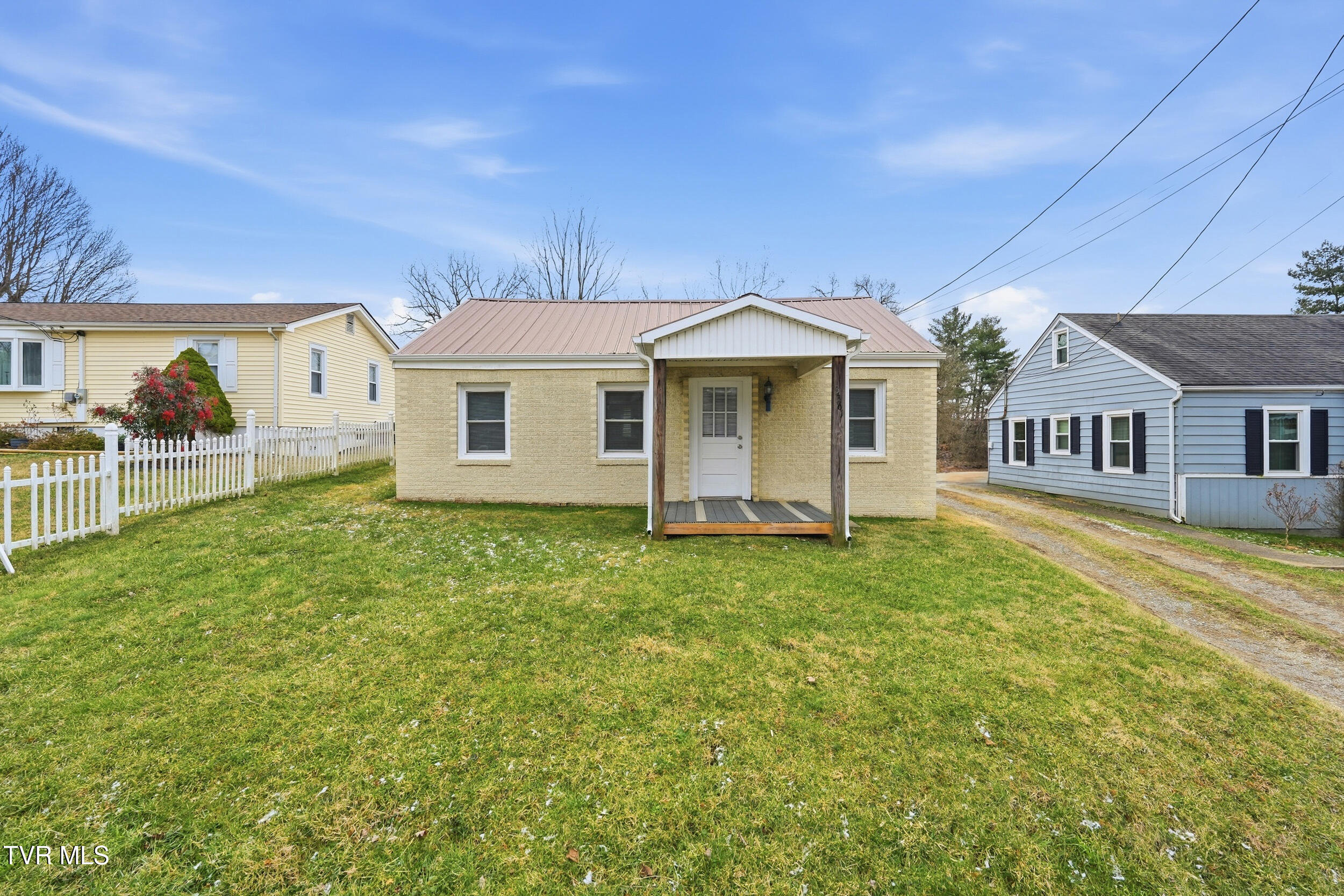 3361 Bloomingdale Road, Unit 19 Kingsport, TN 37660 - Photo 3 of 18 3_3361 bloomingdale rd-03