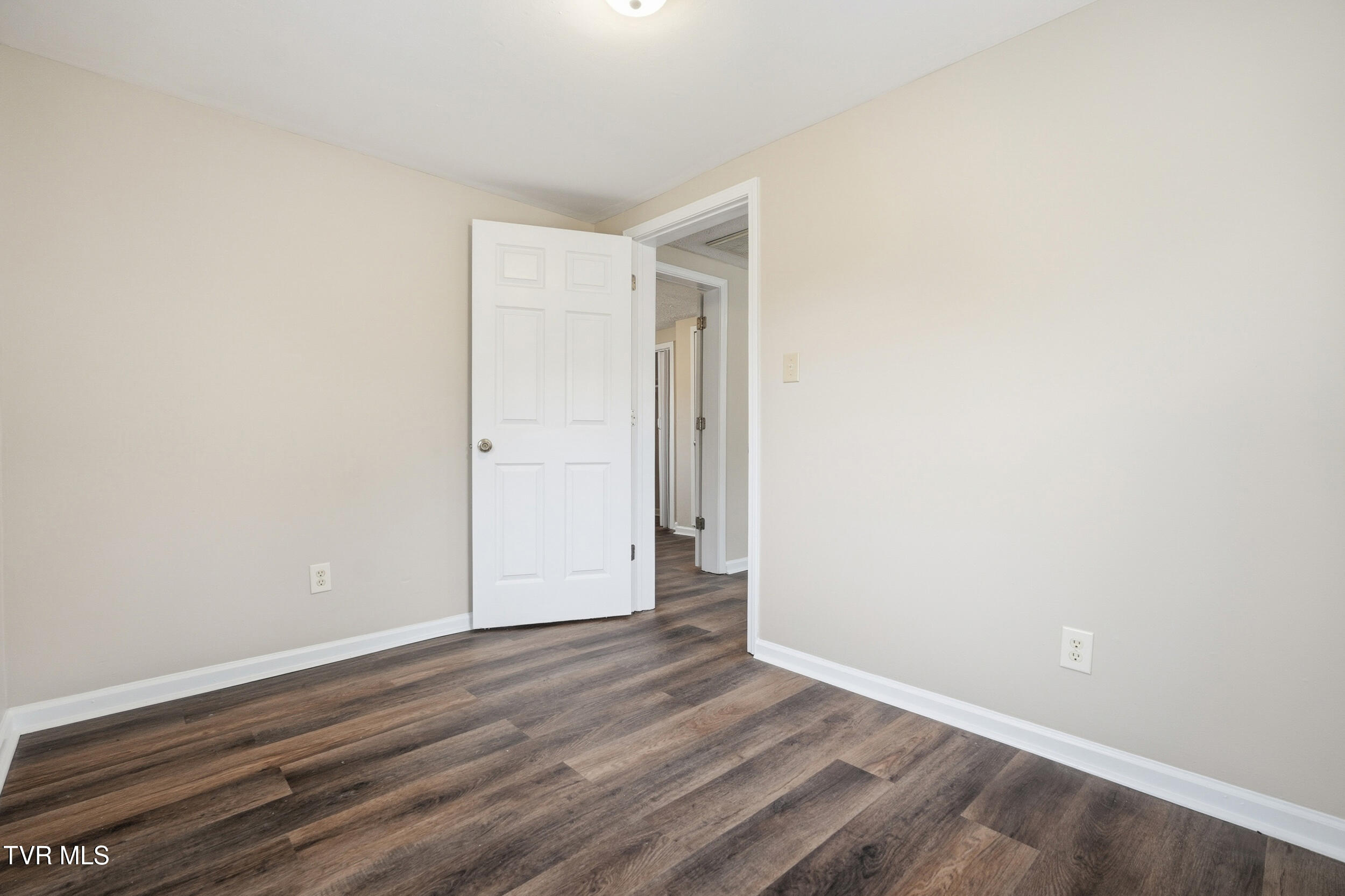 3361 Bloomingdale Road, Unit 19 Kingsport, TN 37660 - Photo 10 of 18 10_3361 bloomingdale rd-14