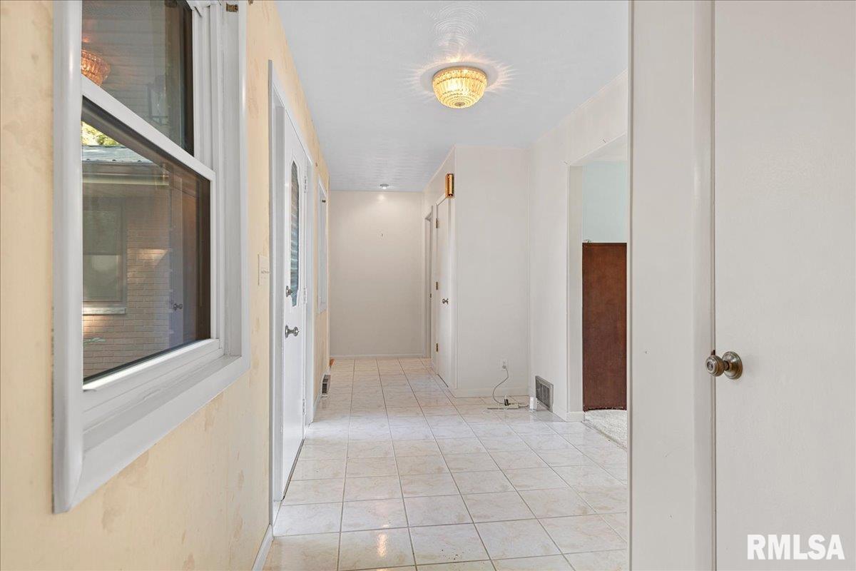 900 West Lake Shore Drive Springfield, IL 62712 - Photo 9 of 68