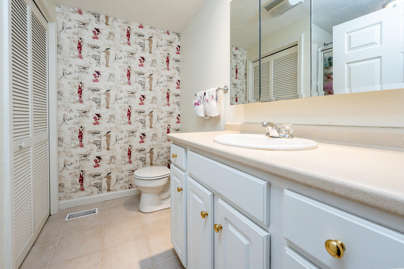 4 Classic Circle Mashpee, MA 02649 - Photo 16 of 32 Primary bathroom