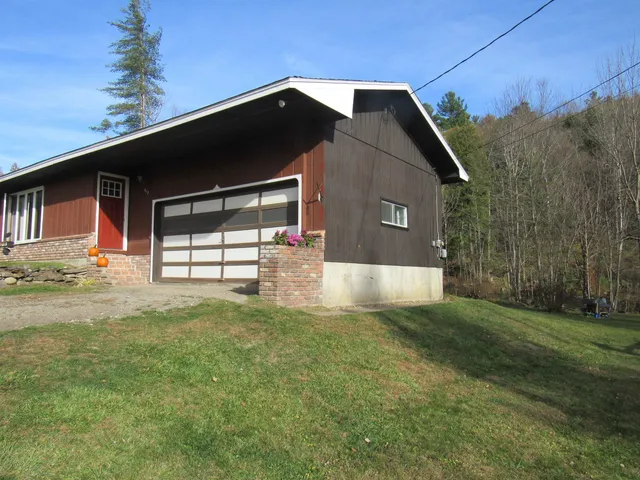 $299,000 | 812 Brown Farm Road, Lyndon, VT 05851