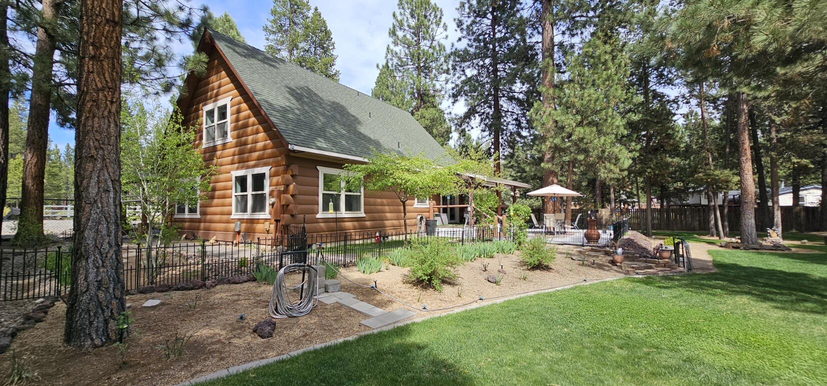 17659 Rosland Road La Pine, OR 97739 - Photo 4 of 33 a view of a house with a yard porch and sitting area