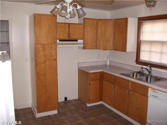 4025 London Road Hopewell, VA 23860 - Photo 2 of 5 Kitchen