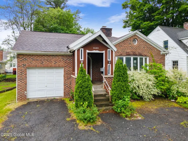 $275,000 | 1420 Western Avenue, Guilderland, NY 12203