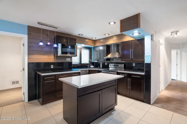 $275,000 | 1420 Western Avenue, Guilderland, NY 12203