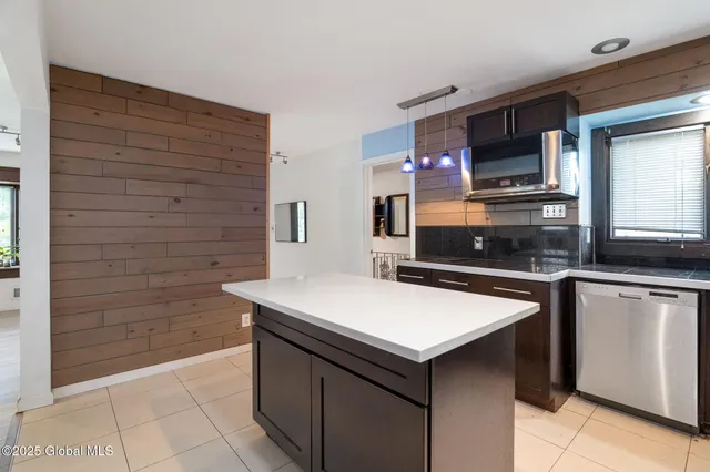 $275,000 | 1420 Western Avenue, Guilderland, NY 12203