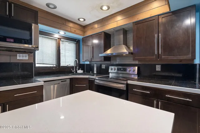 $275,000 | 1420 Western Avenue, Guilderland, NY 12203