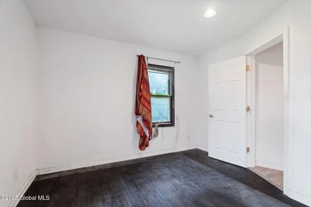 $275,000 | 1420 Western Avenue, Guilderland, NY 12203