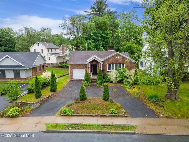 $275,000 | 1420 Western Avenue, Guilderland, NY 12203