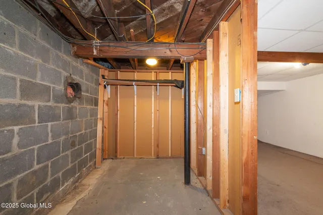 $275,000 | 1420 Western Avenue, Guilderland, NY 12203