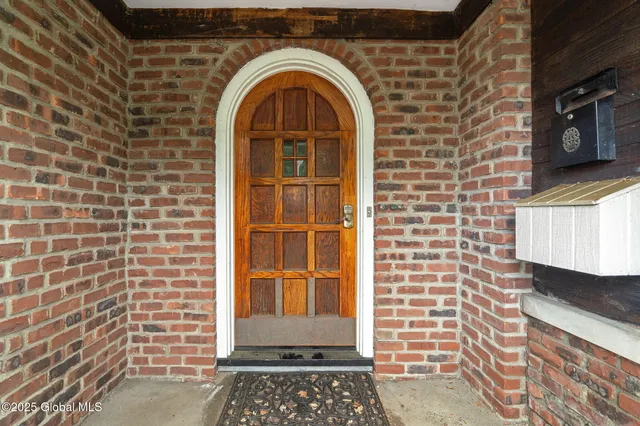 $275,000 | 1420 Western Avenue, Guilderland, NY 12203