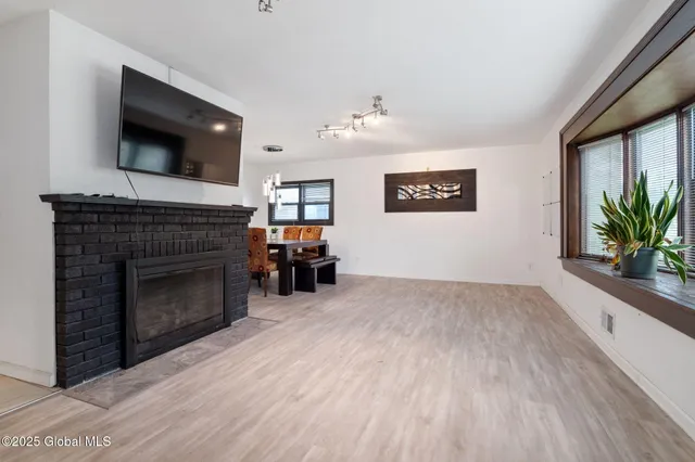 $275,000 | 1420 Western Avenue, Guilderland, NY 12203