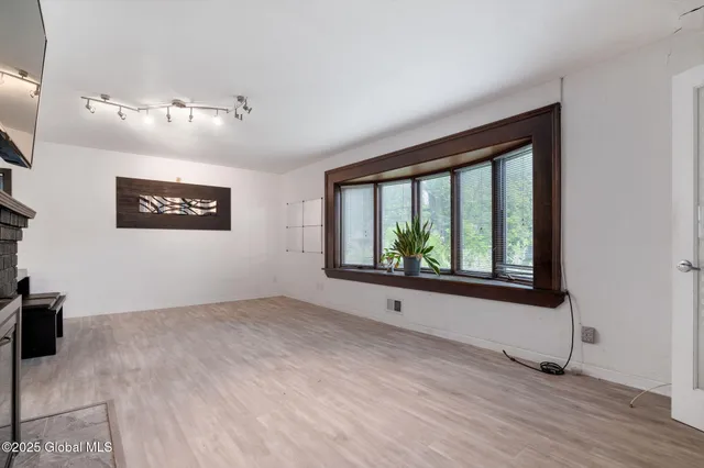 $275,000 | 1420 Western Avenue, Guilderland, NY 12203