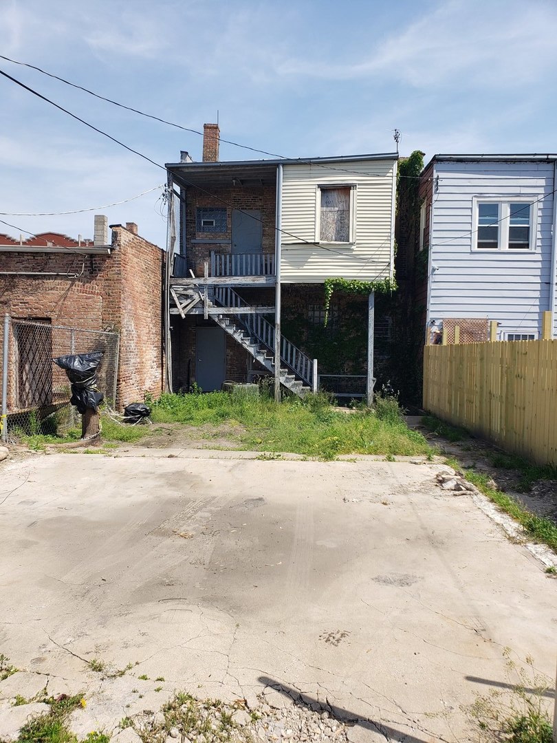 1917 East 79th Street Chicago, IL 60649 - Photo 2 of 2 a view of a house