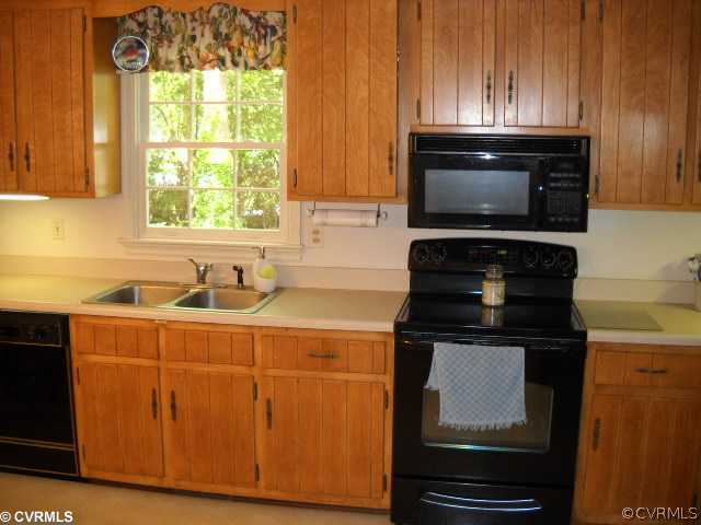 100 Midfield Road Richmond, VA 23236 - Photo 4 of 10 Kitchen