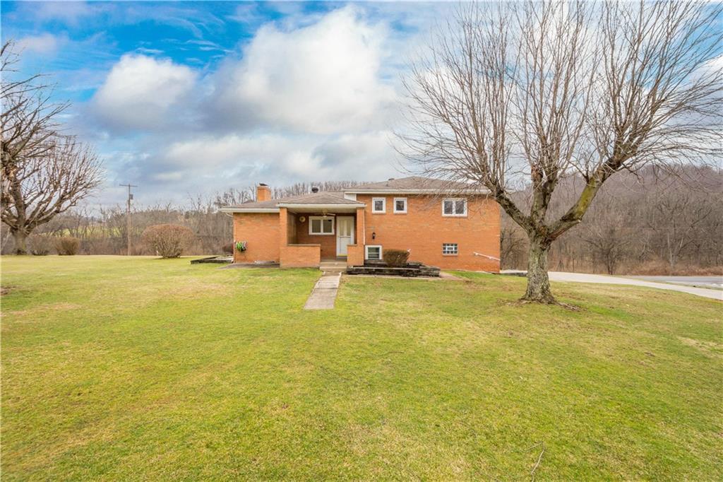 36 Swihart Road Canonsburg, PA 15317 - Photo 7 of 37 a front view of house with ocean view