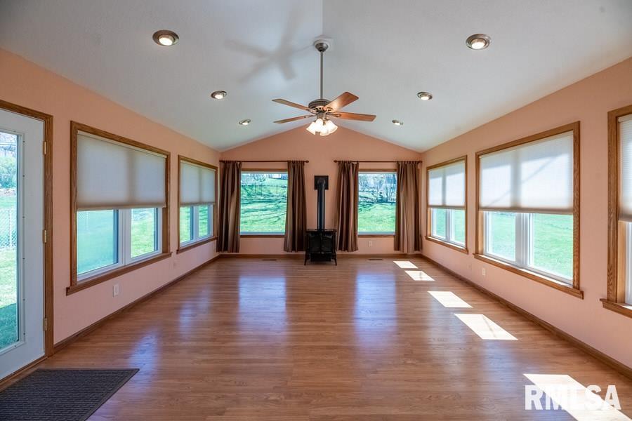 205 West Stonegate Road Peoria, IL 61614 - Photo 14 of 44 Gallery Image 14