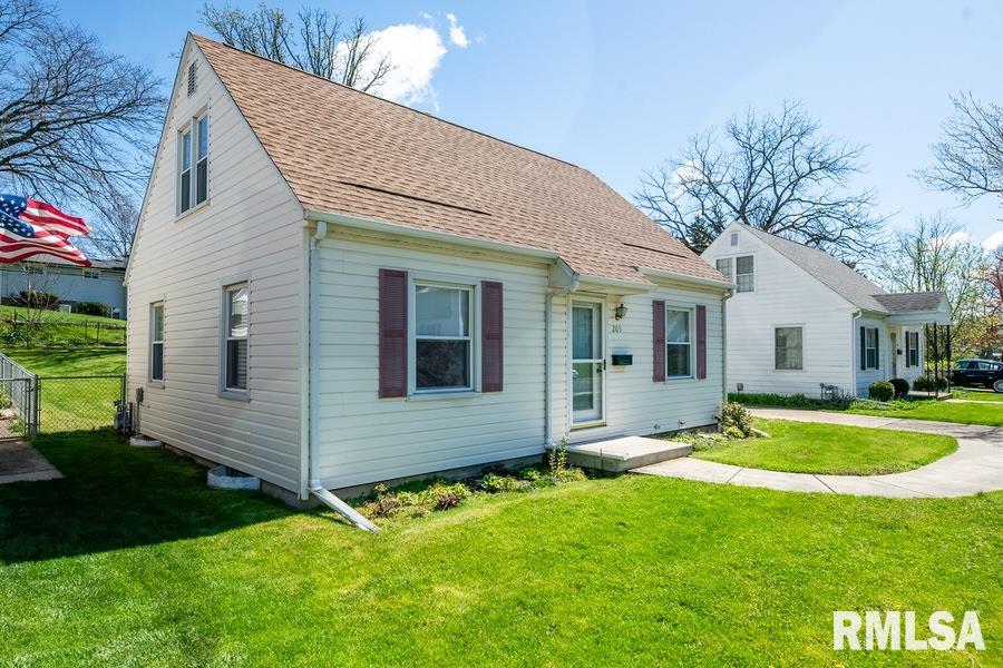 205 West Stonegate Road Peoria, IL 61614 - Photo 2 of 44 Gallery Image 2