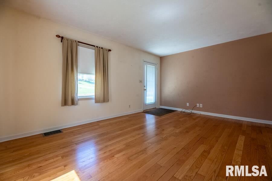 205 West Stonegate Road Peoria, IL 61614 - Photo 24 of 44 Gallery Image 24