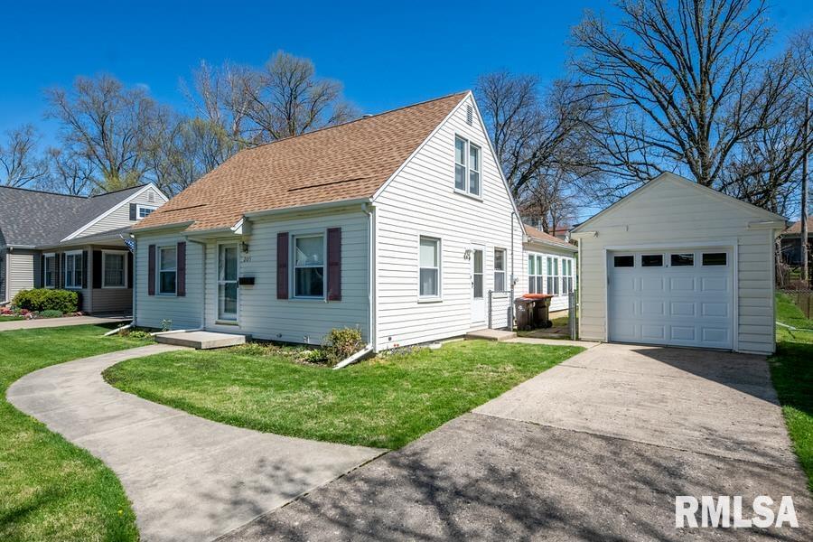 205 West Stonegate Road Peoria, IL 61614 - Photo 3 of 44 Gallery Image 3
