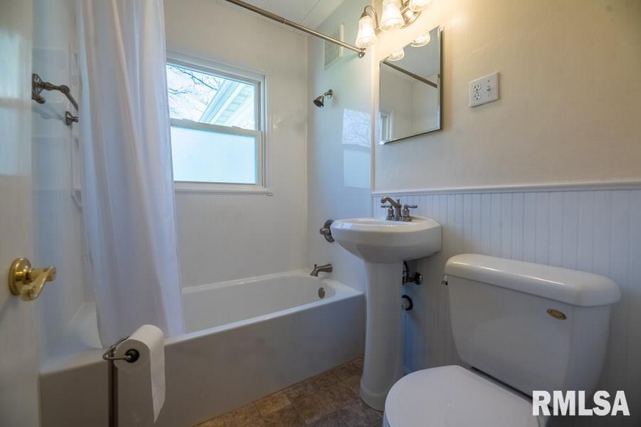 205 West Stonegate Road Peoria, IL 61614 - Photo 31 of 44 Gallery Image 31