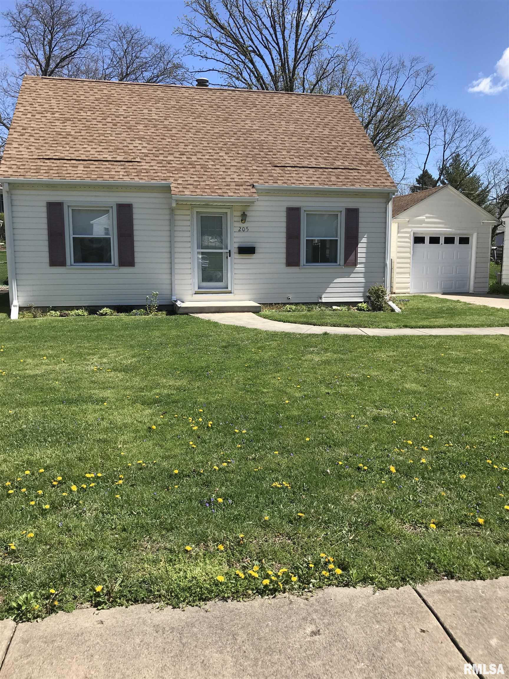 205 West Stonegate Road Peoria, IL 61614 - Photo 4 of 44 Gallery Image 4