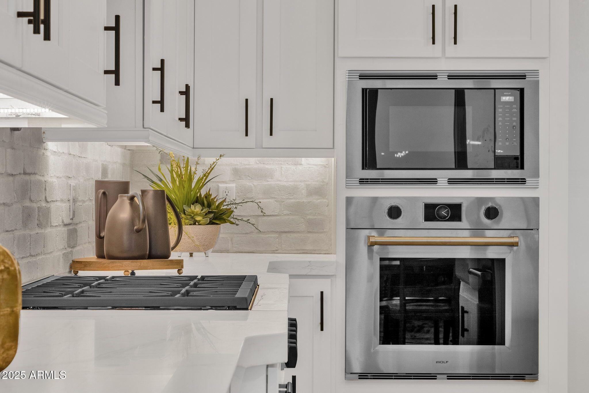2626 East Russell Street Mesa, AZ 85213 - Photo 5 of 25 a living room with granite countertop a fireplace
