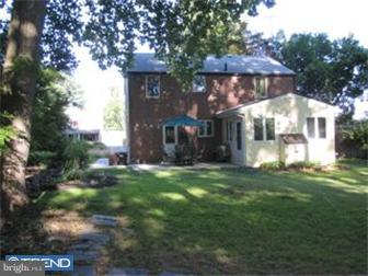 354 Rambling Way Springfield, PA 19064 - Photo 2 of 12 Exterior Back