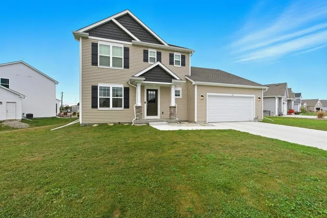 $389,900 | 102 Mary Belle Lane, Beaver Dam, WI 53916
