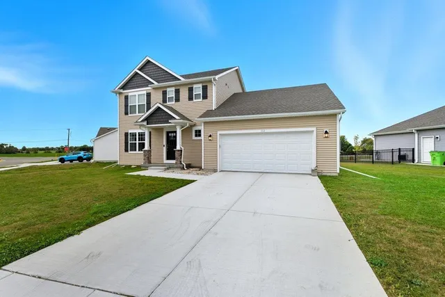 $389,900 | 102 Mary Belle Lane, Beaver Dam, WI 53916