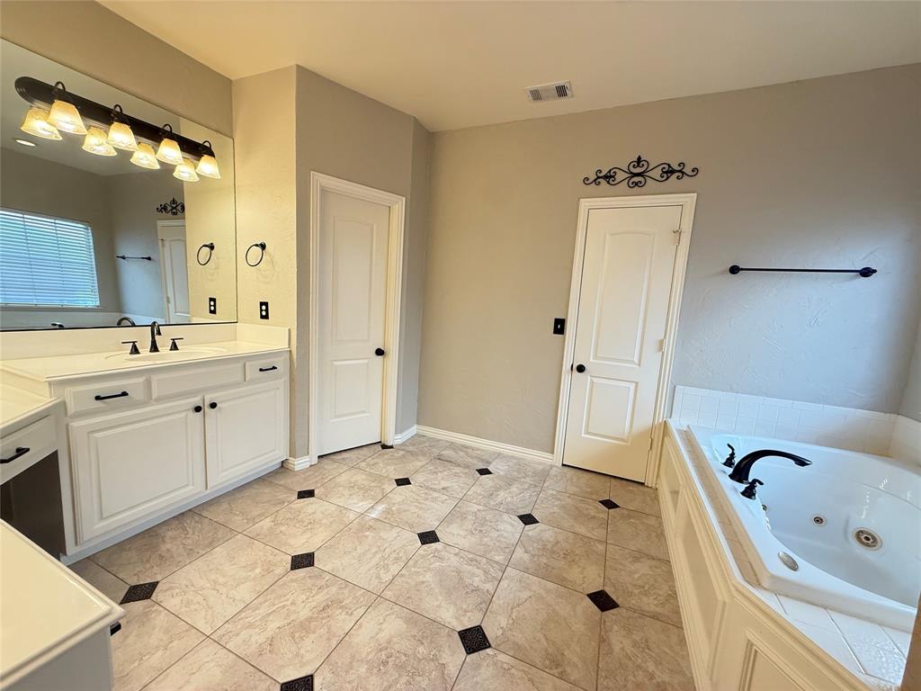 2316 Windy Ridge Court Plano, TX 75025 - Photo 13 of 30